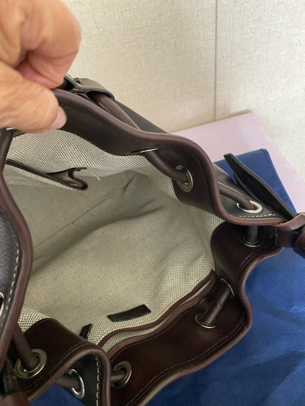 Dooney & Bourke Brown Leather Drawstring Shoulder Bag 🤎🩶 - Picture 10 of 13